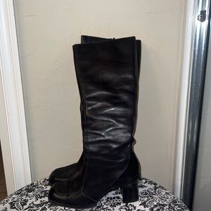 Enzo Angiolini size 7, Black Knee-Hi Boots. Boots come in box!